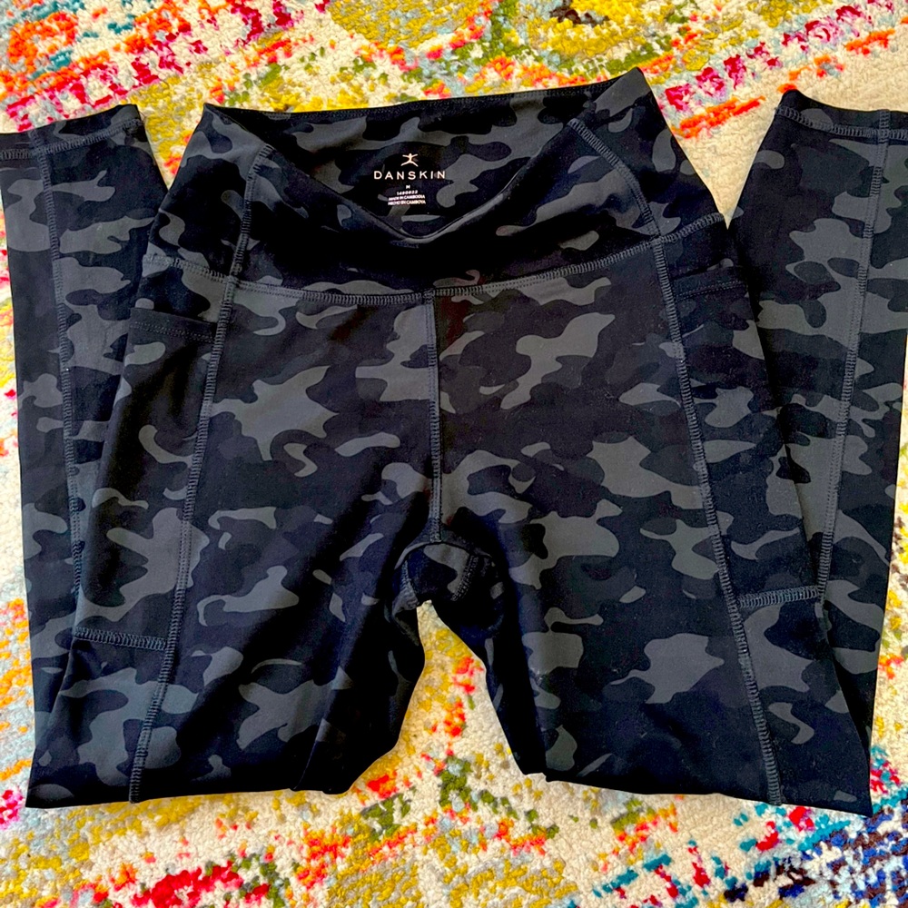 Danskin black camo leggings size medium athletic pants